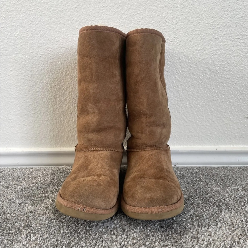 UGG Boots Womens 4 Brown Suede Leather Sheepskin Lining Comfort S/N 5229 Cozy - Picture 2 of 14